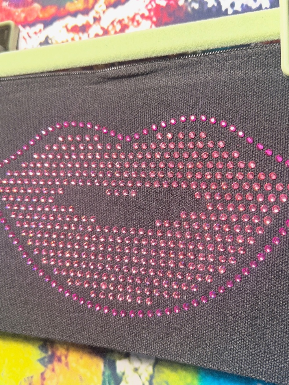 Lips Rhinestone Zipper Pouch [39R] - Picture 3 of 5